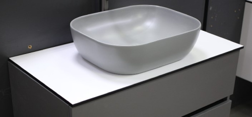 Компакт-плита 600*485 (белый матовый с черной кромкой)