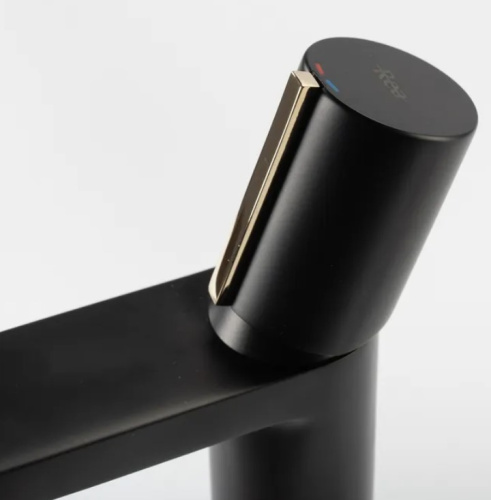 Смеситель для умывальника Rea Icon Black matt B5680